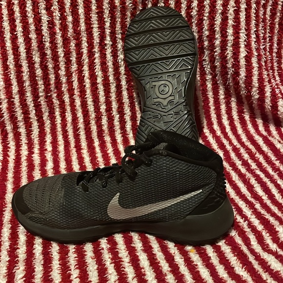 KD Trey 5 - Picture 2 of 3